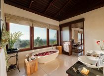 Villa Capung, Master Bathroom