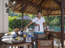 Villa Frangipani, Breakfast by the pool