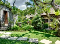 Villa Kakatua, Entrance