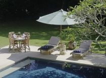 Villa Alamanda, Breakfast by the pool