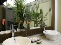Villa Noa, Master Bathroom