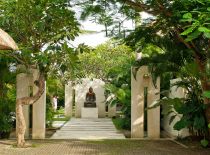 Villa Shalimar, Entrance