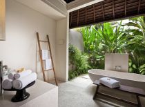 Villa Songket, Master Bathroom