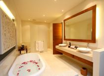 Villa Kipi, Guest Bathroom