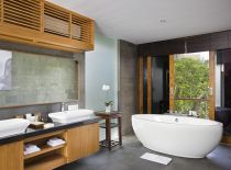 Villa Cendrawasih, Upstairs bathroom