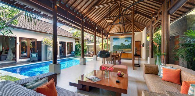 Villa Lakshmi Toba, Poolside living room