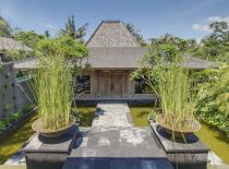 Villa Hansa, Entrance